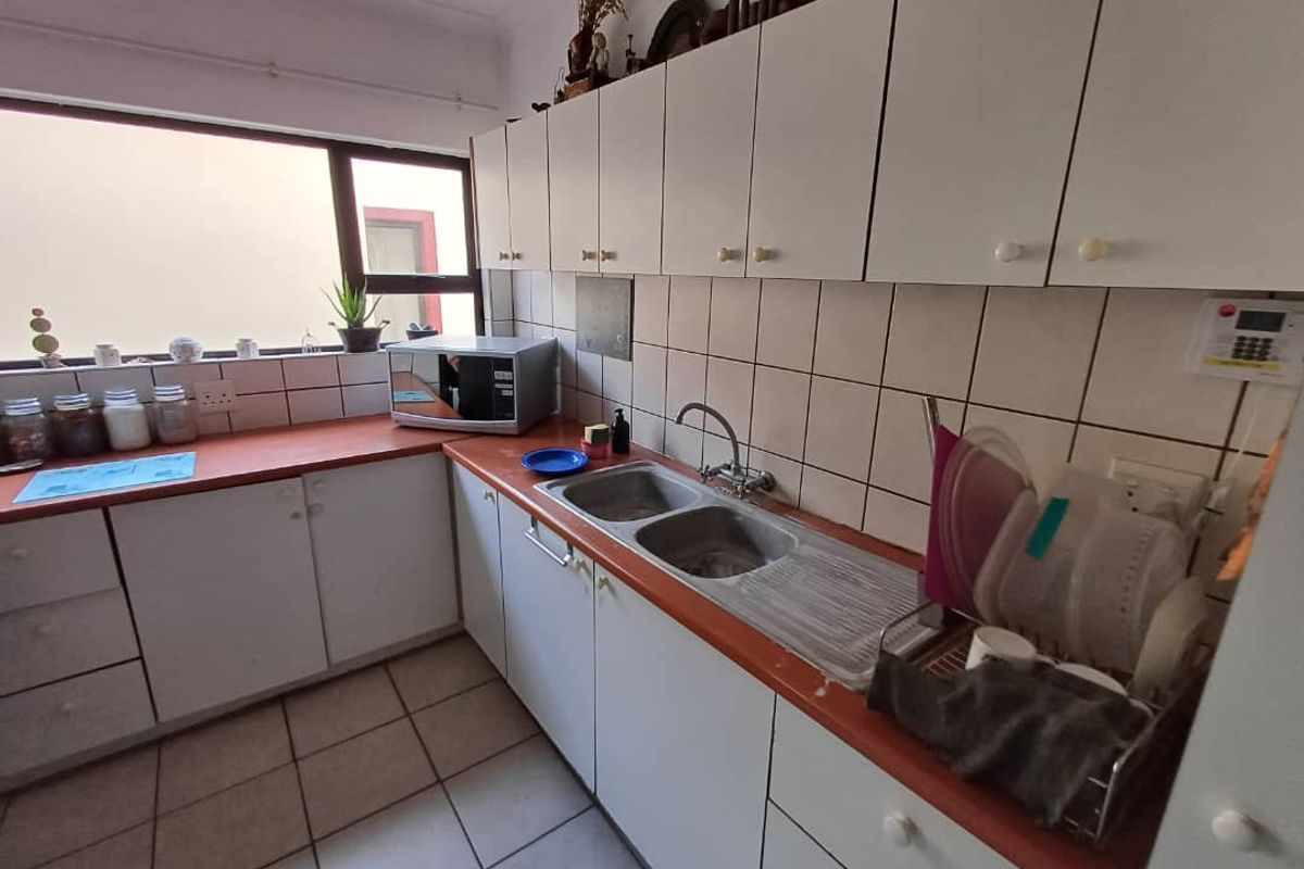 RENOVATORS DREAM! - Photo 4