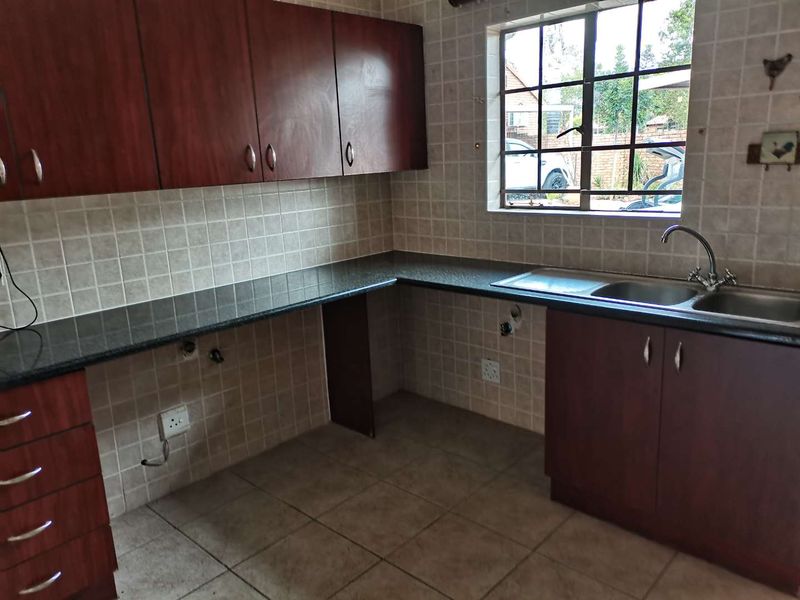 02 Bed Townhouse to rent - Photo 9