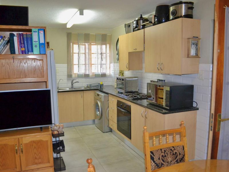 2 Bedroom within the popular The Courts Estate, Olympus / Boardwalk area - Photo 9