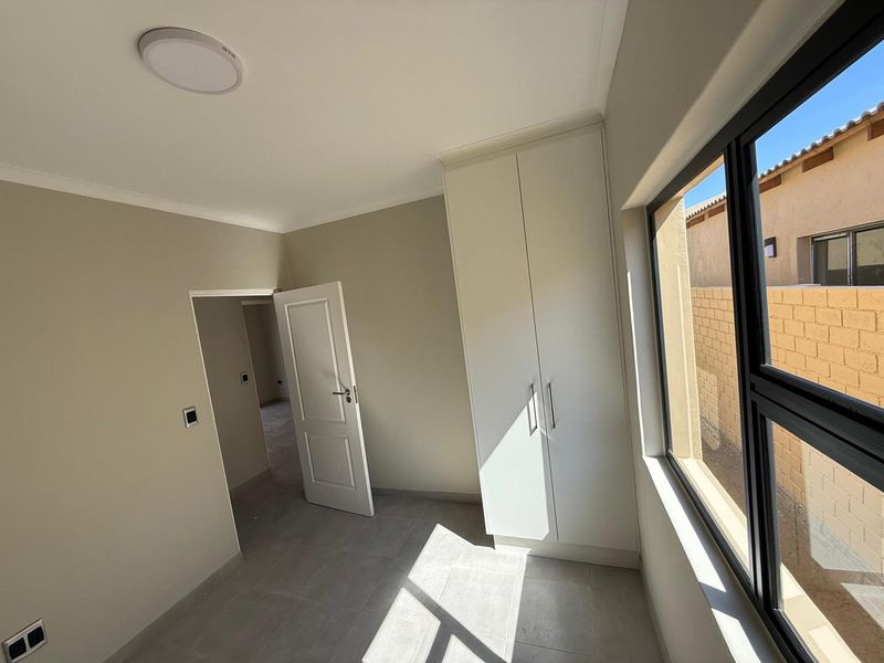 Modern Elegance In Tamariskia - Photo 10