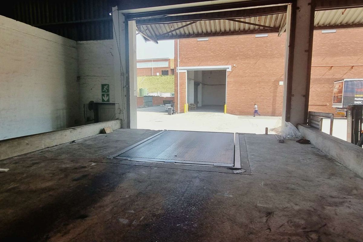 Warehouse to Let | New Germany | 1,639 m2 | Dock & Leveller - Photo 4