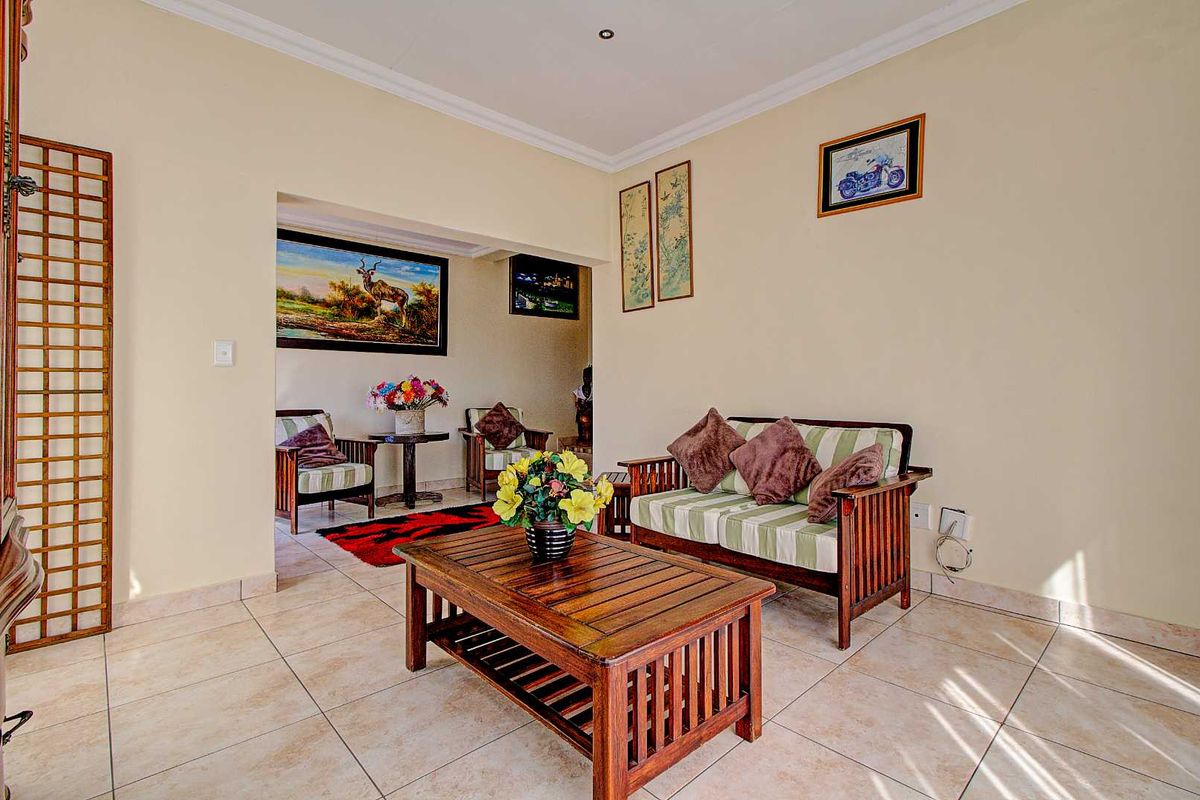 Space, Style & Security — Your Forever Home in Honeydew Ridge Awaits! - Photo 4