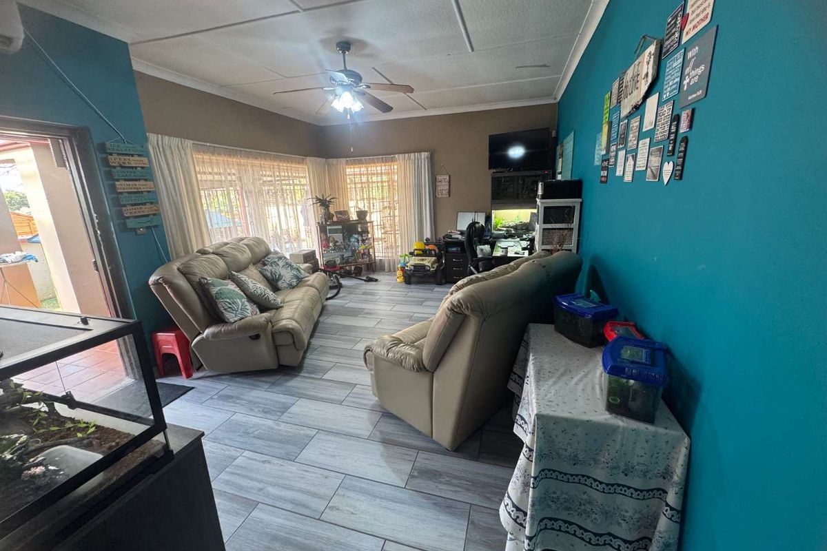 Large Family Home for Sale with Solar - Photo 2
