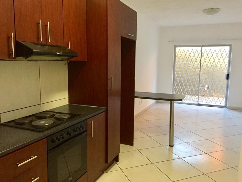 Apartment For Sale In Otjomuise 2, Otjiwa Court 081 495 6379 - Photo 6