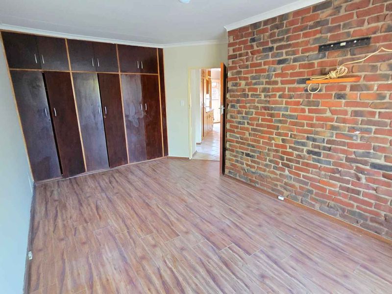 “Invest, Relax, or Right-Size – This One Ticks All the Boxes!” - Photo 6