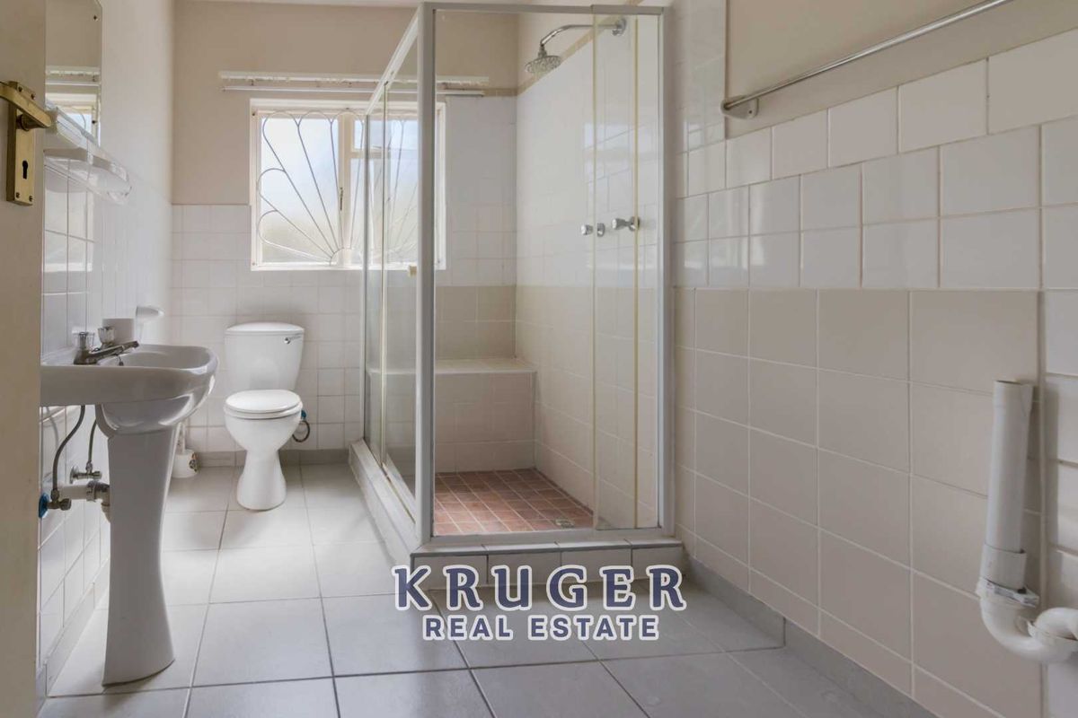 HOUSE WITH 5 FLATS  – PERFECT GUESTHOUSE OR AIR BNB OPPORTUNITY - Photo 3