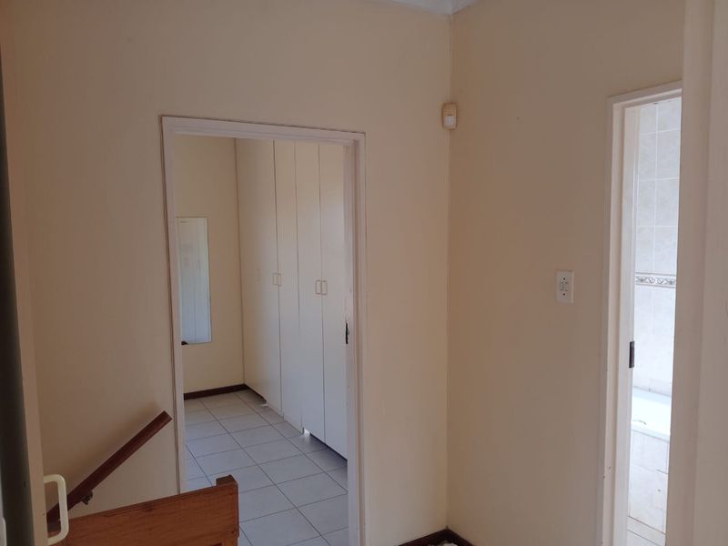 Stylish 3-Bedroom Duplex in the Heart of Empangeni Central! - Photo 10
