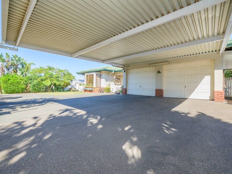 A rare find in Umhlanga Manors - a free standing home! - Photo 4