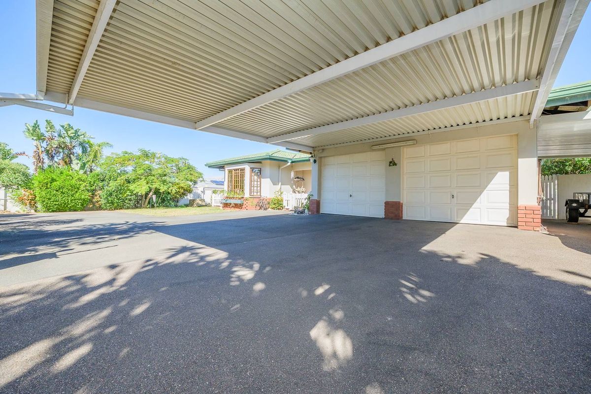 A rare find in Umhlanga Manors - a free standing home! - Photo 4