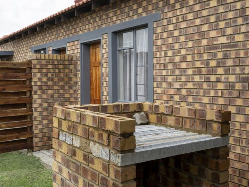 24 FULL TITLE MODERN 2-BEDROOM SIMPLEX UNITS AVAILABLE - Photo 6