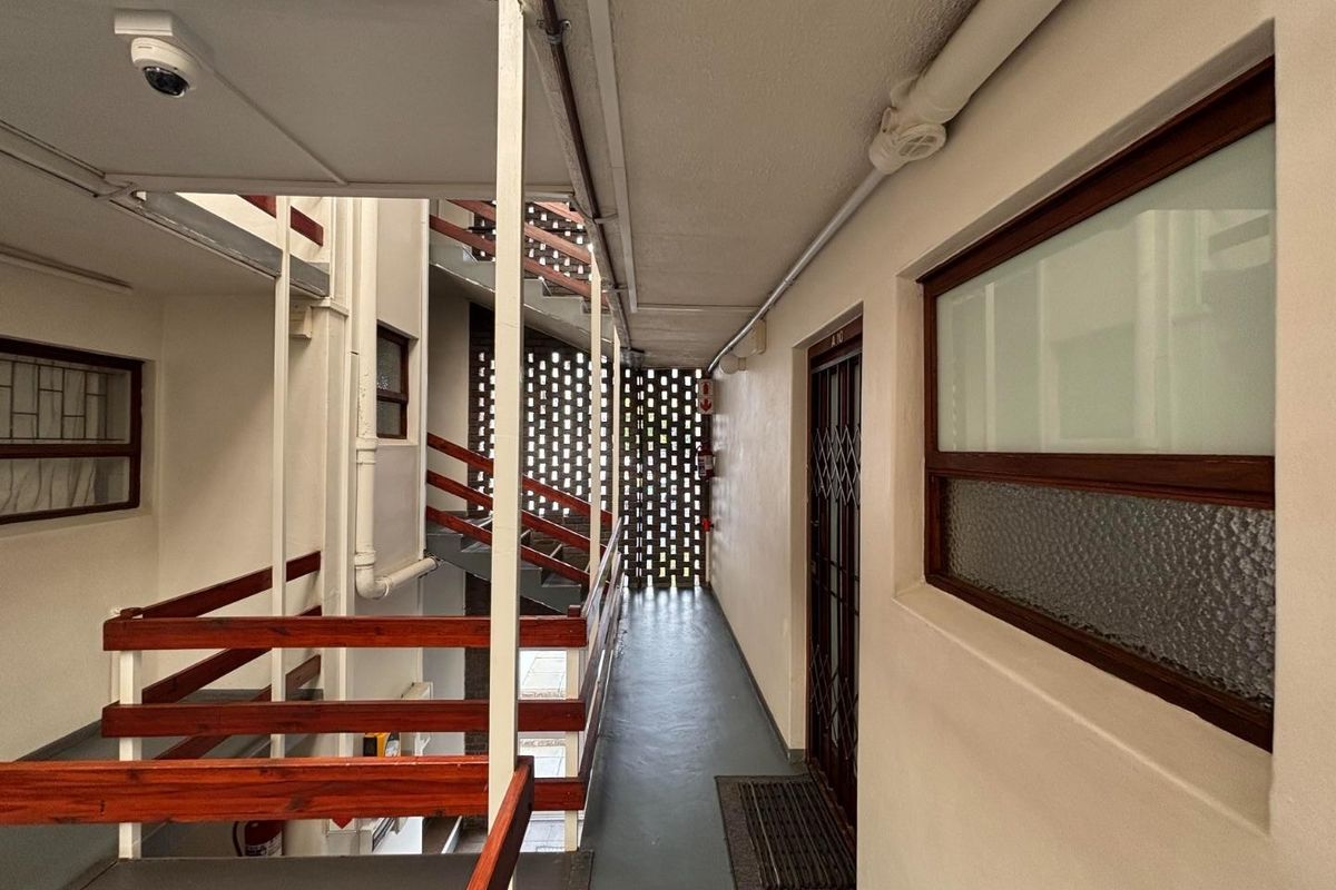Newly Renovated 1-Bedroom Apartment With Mountain Views – Silver Oaks, Northcliff, Hermanus - Photo 3