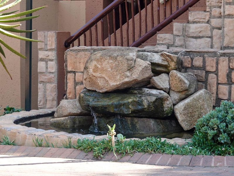 Stunning 1 bed, 1 bath apartment - Photo 2