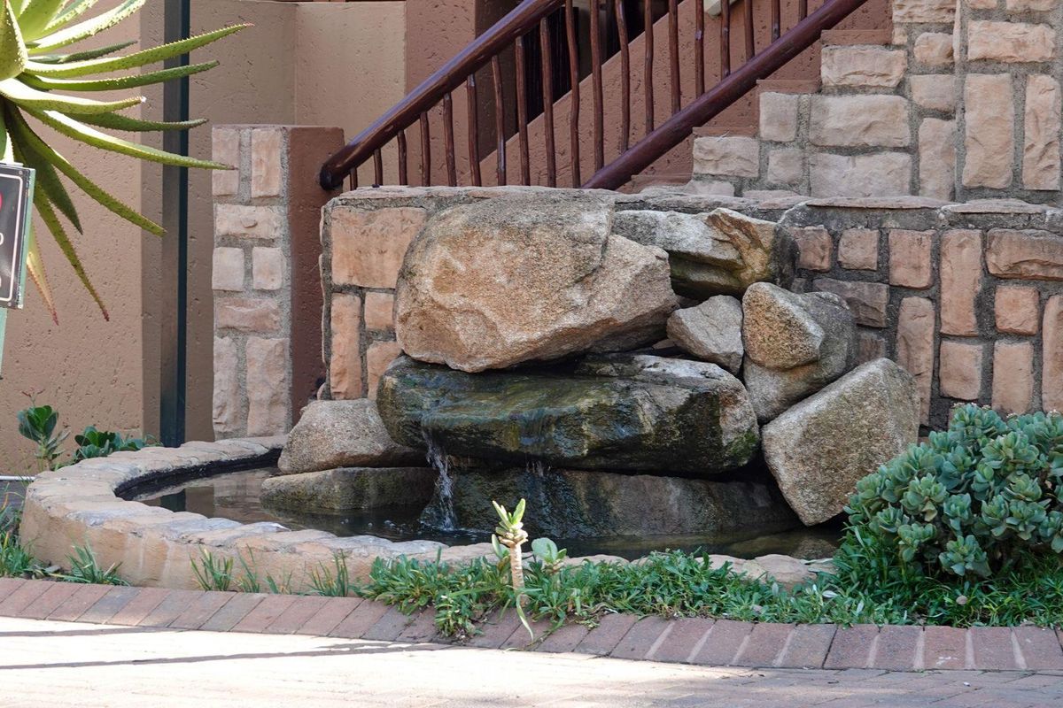 Stunning 1 bed, 1 bath apartment - Photo 2