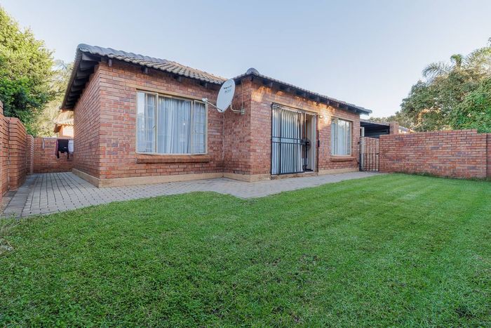 Property #2493680, Townhouse For Sale in Heuwelsig Estate