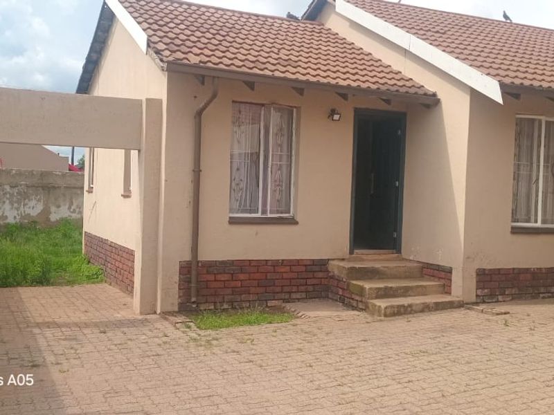 All I want for Christmas is a Big Corner House In Kagiso. - Photo 3