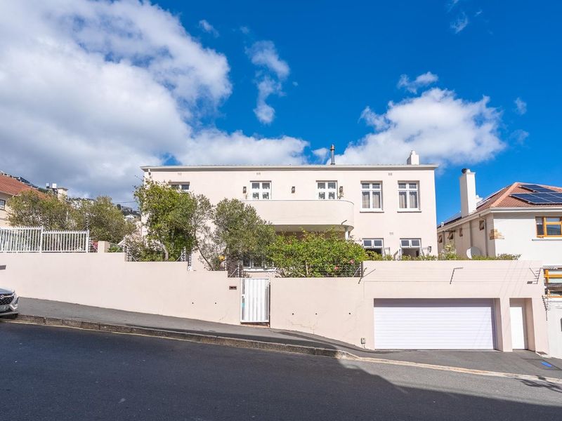 Extra-large, Character Two-Bed in Bantry Bay - Photo 4