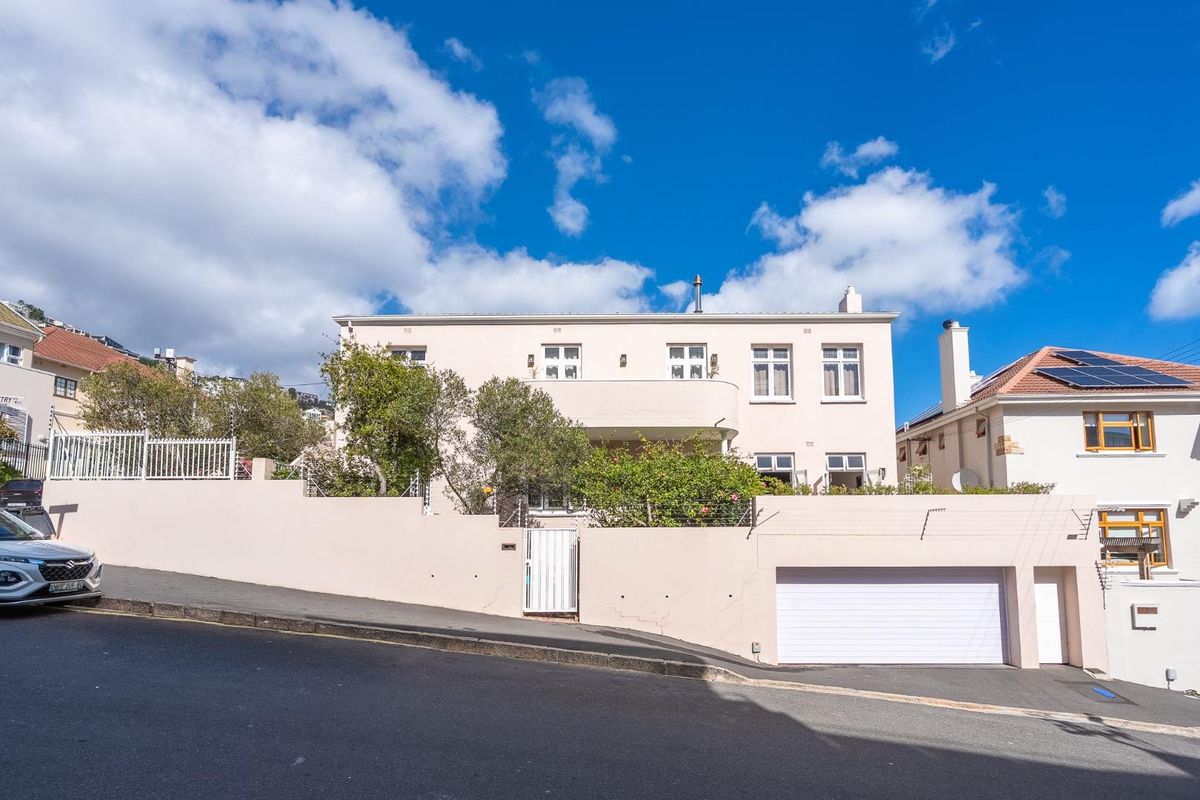 Extra-large, Character Two-Bed in Bantry Bay - Photo 4