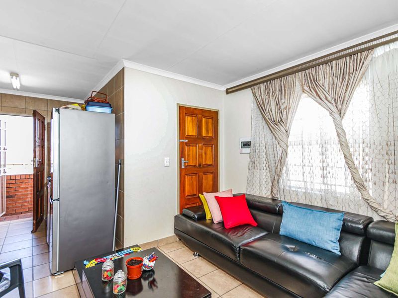 3 Bedroom House In A Secure Estate - Photo 8