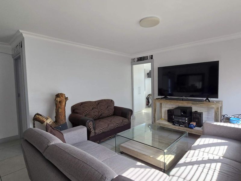 Spacious 3-Bedroom Apartment in Pet-Friendly Zonnezicht Complex - Photo 5