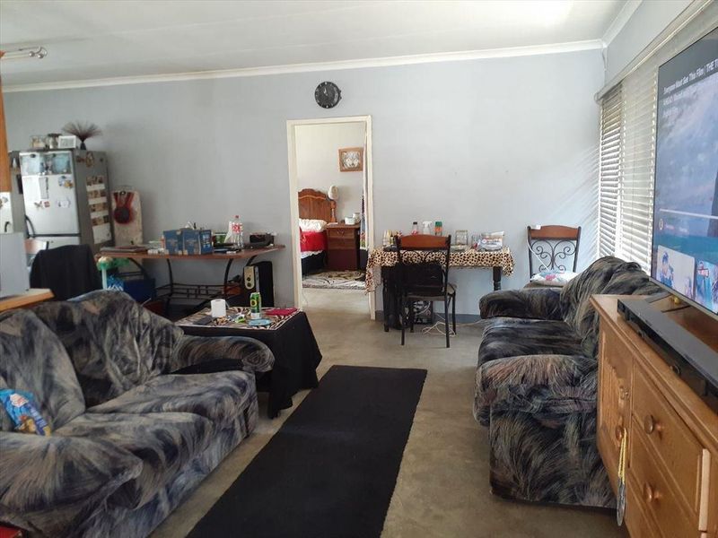 Family home with 2 x one bedroom flats - Photo 9