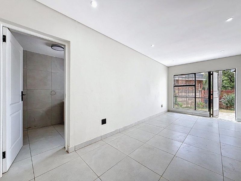 FAMILY LIVING IN MODERNISED HOME. - Photo 10