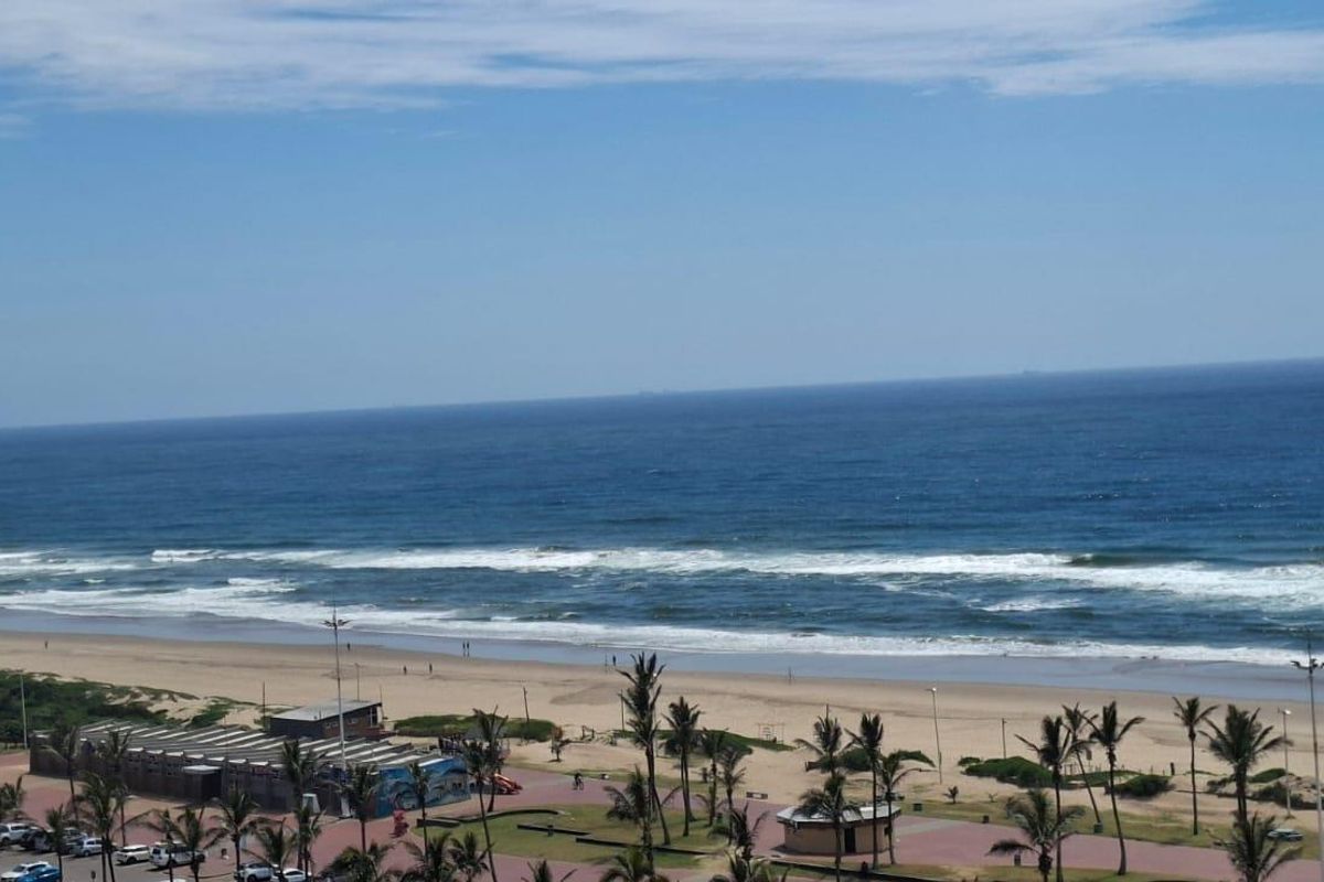 "Seaside Splendor: Luxurious Apartment with Unmatched Ocean Views!" - Photo 5