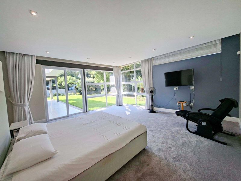 Immaculate and beautifully designed 3 bedroom, 3.5 bathroom home available in Hurlingham. - Photo 10