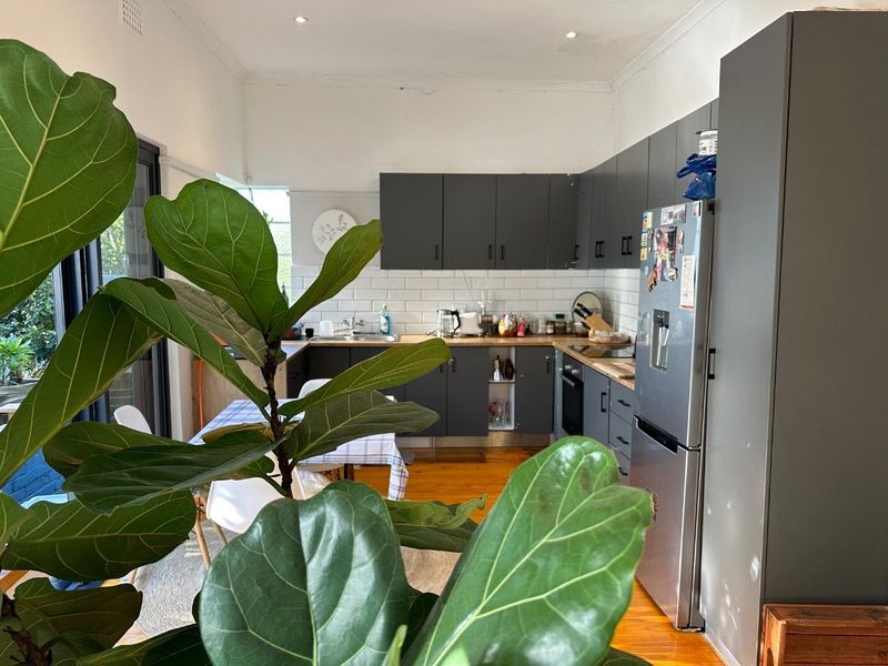 Secure 3 Bedroom Home In The Heart of Vredehoek - Photo 5
