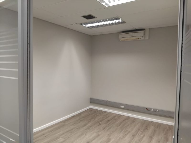 Modern & Spacious Commercial Office Space To Rent - Photo 9