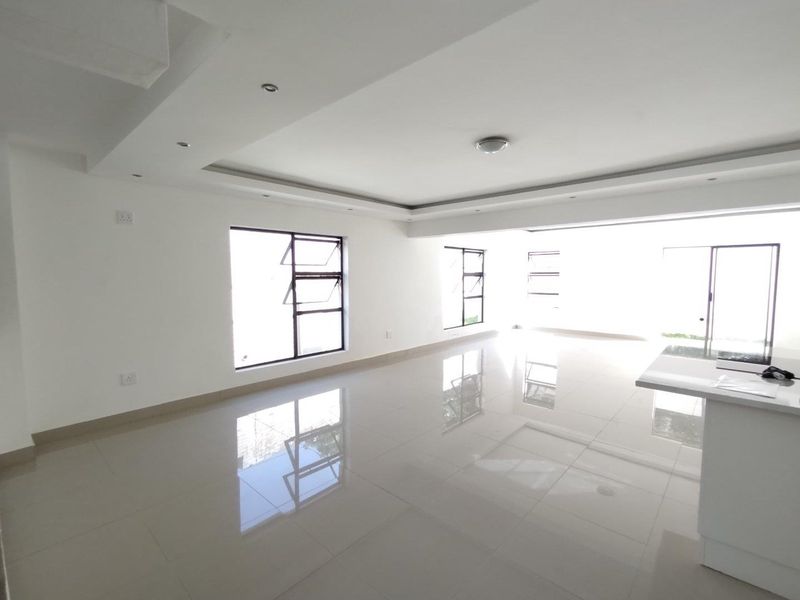 Family house with a lot of fresh air and light - Photo 5