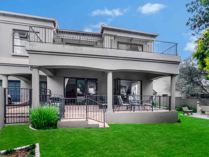 STRIKING DUPLEX HOME IN A QUIET SECURE ESTATE - Photo 7