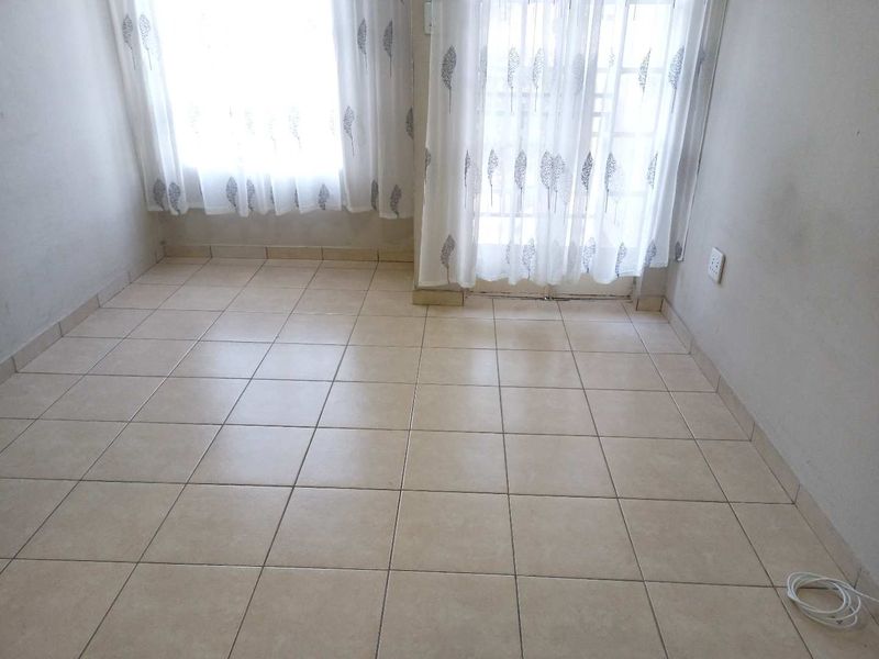 1 Bed Apartment to rent in Norkem Park. - Photo 6