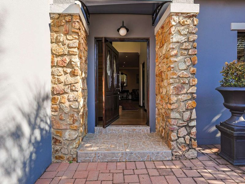 Exclusive Fully Furnished Residence in Olympus Estate – Available to Diplomatic Tenants Only - Photo 2