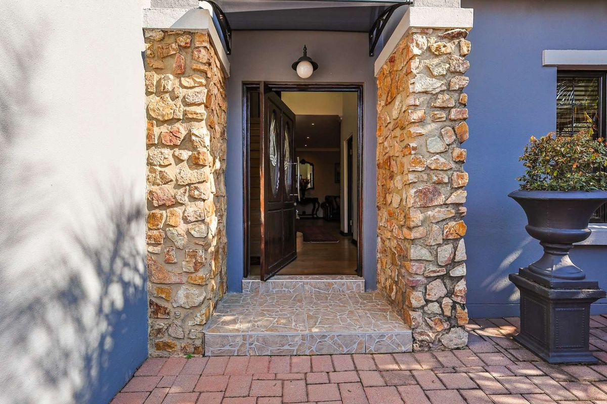 Exclusive Fully Furnished Residence in Olympus Estate – Available to Diplomatic Tenants Only - Photo 2