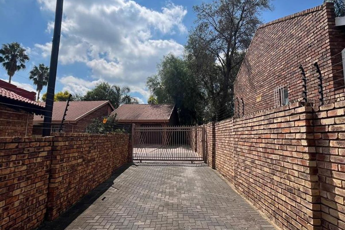 4 Bedroom 2 bathroom family home available immediately - Photo 2