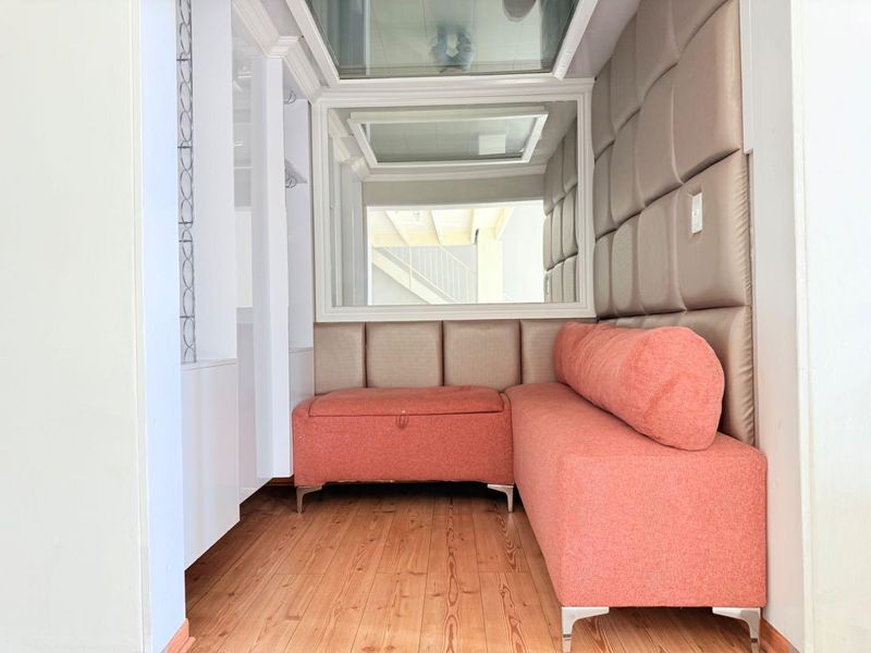 Experience Luxury: Beautiful Home with Pool & Loft! - Photo 7