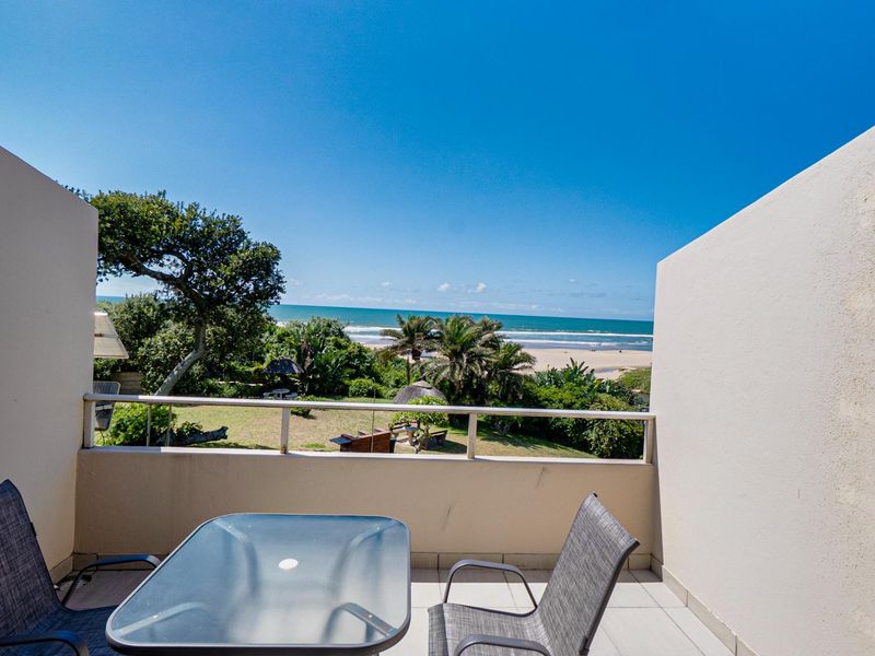 On the beach - Photo 2