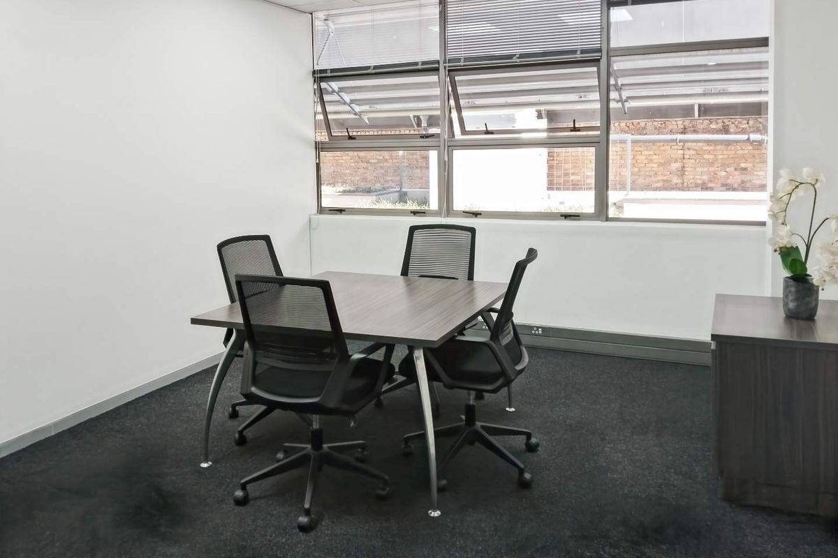 Flexible coworking memberships in Regus Craddock Square Rosebank. - Photo 4