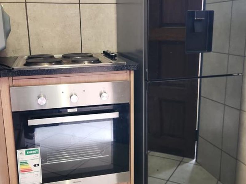 3 Bedroom Townhouse To Rent in Chantelle - Photo 7