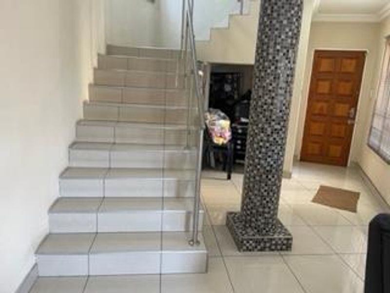 4 Bedroom house available in Bloubsrand - Photo 3