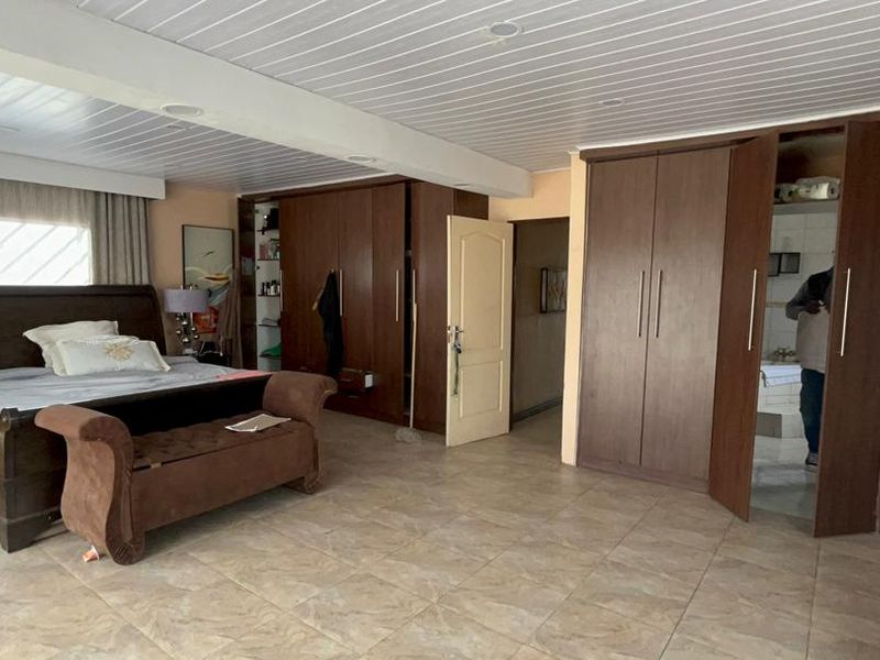 🏡 5-Bedroom Double Storey Freestanding House - Photo 9