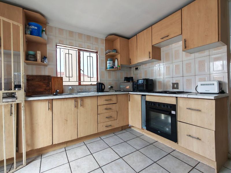 3 Bedroom House for Sale in Cosmo City - Photo 5