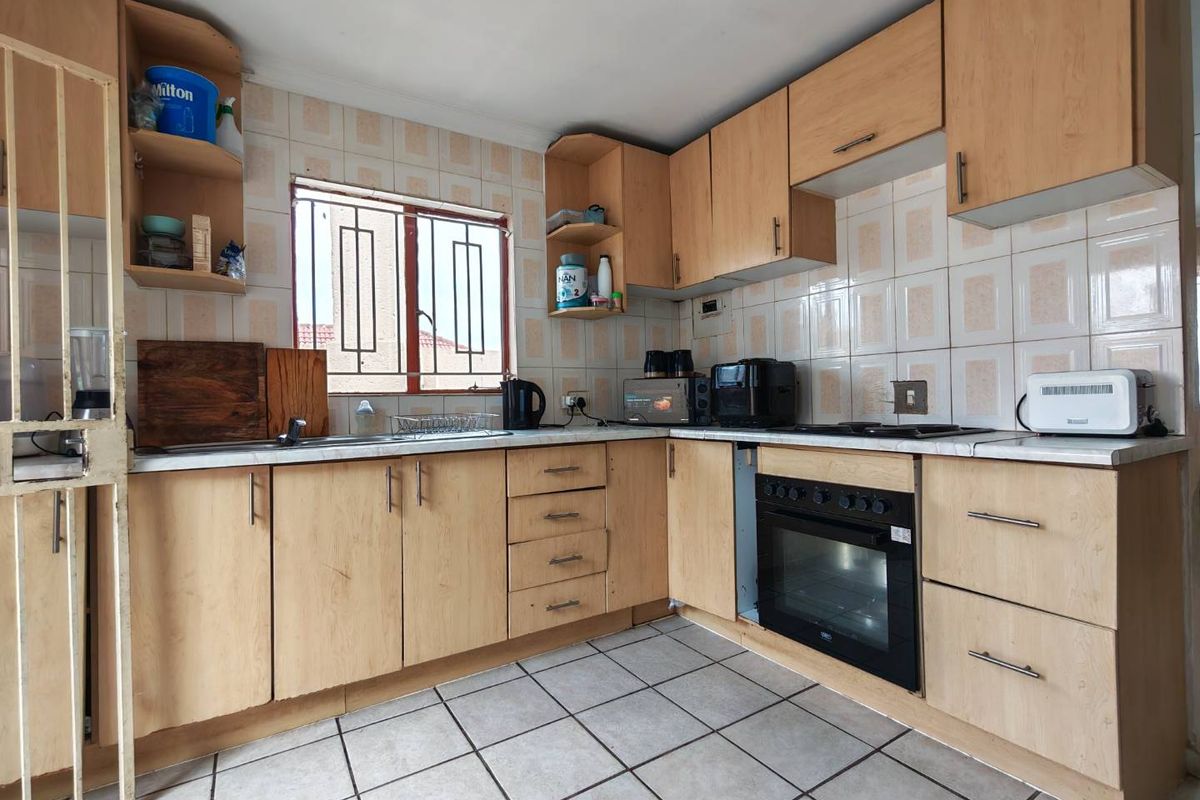 3 Bedroom House for Sale in Cosmo City - Photo 5