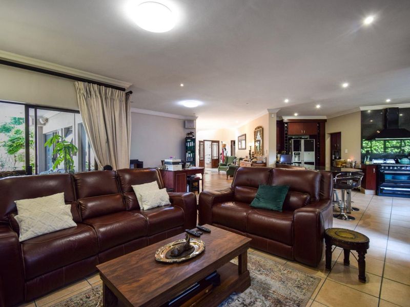 Spacious Five Bedroom home in Midstream Estate - Photo 6