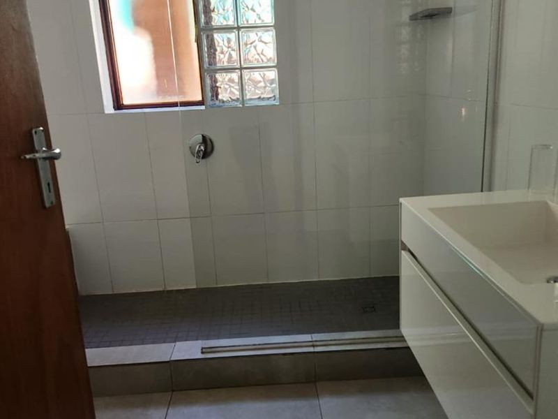 3 Bedroom Double -Storey House For Sale in Montagu Springs Resort - Photo 8
