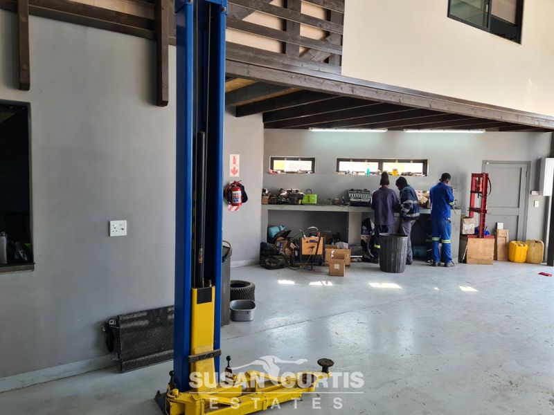 Well-Located Workshop - Photo 6