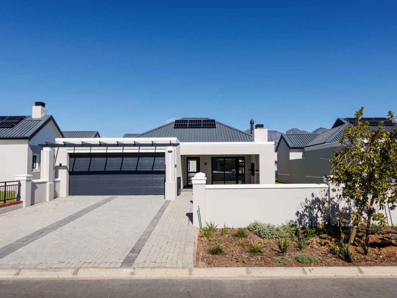 Sophisticated Two-Bedroom Home in Val de Vie Evergreen - Photo 1