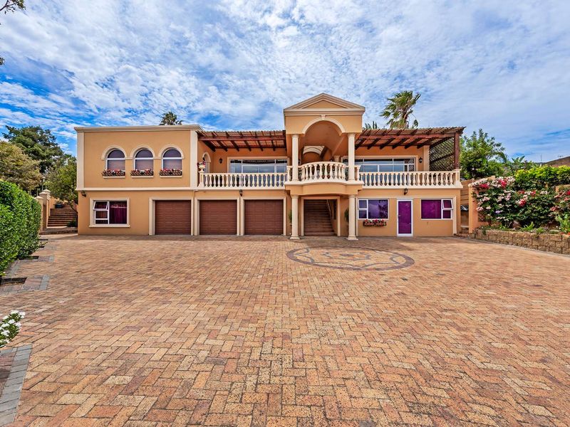 A Palatial Family Home - Photo 2