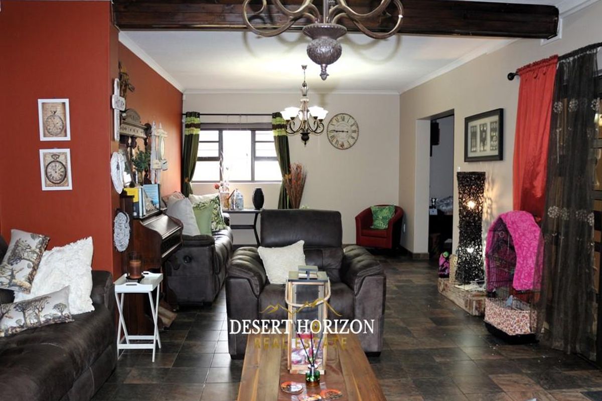 Walvis Bay ,Erongo | Beautiful spacious home with a flat - Photo 4