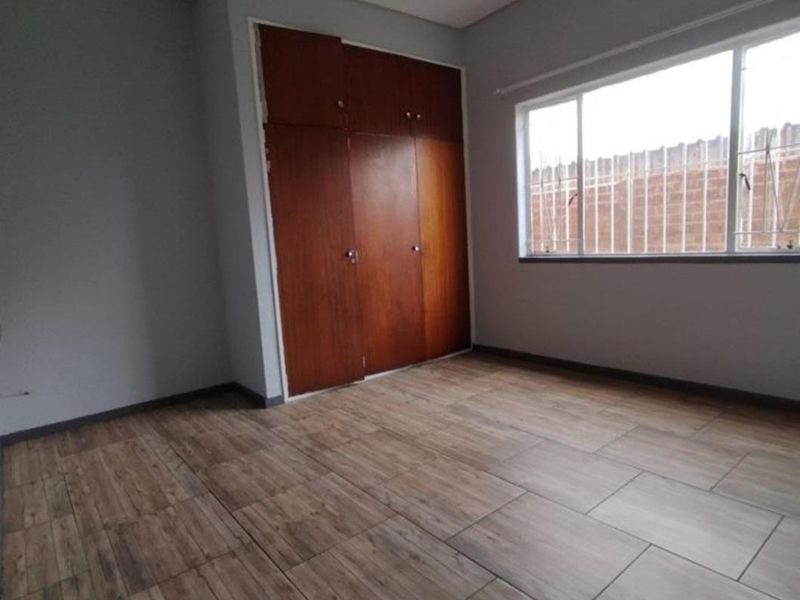 Two Bedroom Ground Floor Apartment for sale - Photo 7